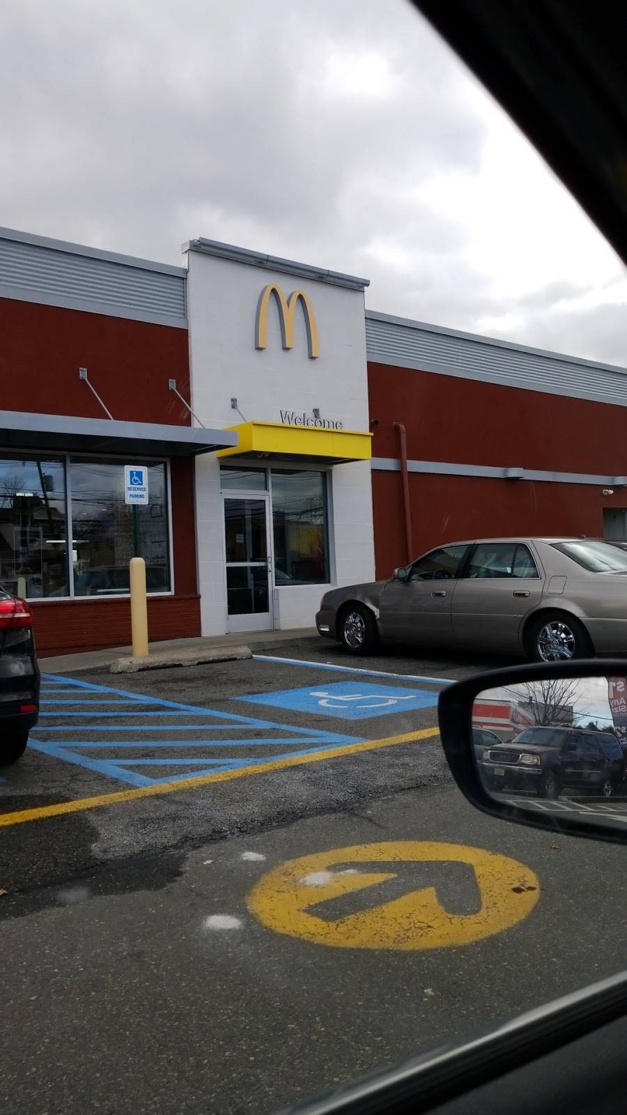 McDonalds | cafe | 600 Georges Rd, North Brunswick Township, NJ 08902, USA | 7322474774 OR +1 732-247-4774