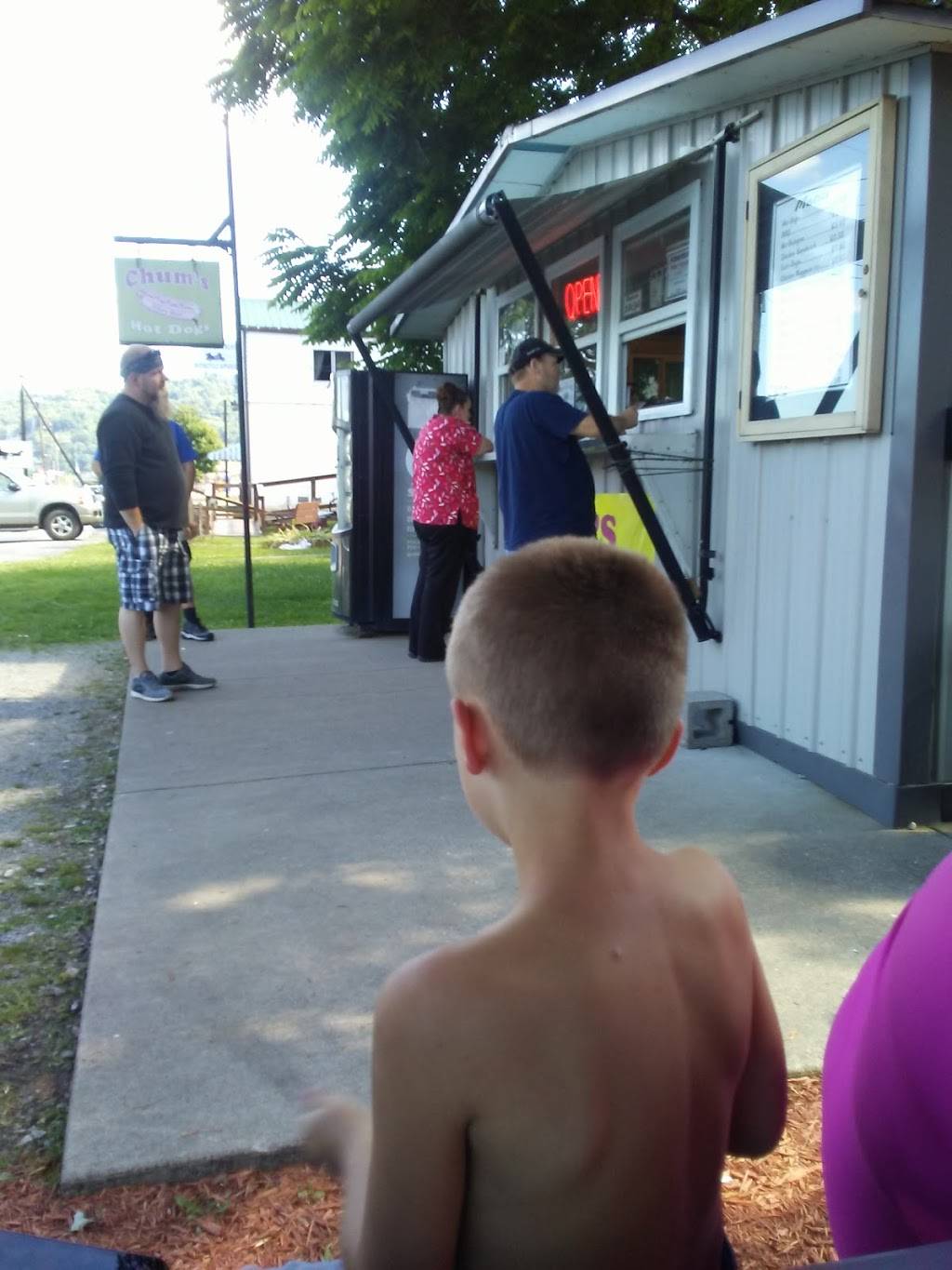 Chums Hotdogs | restaurant | 8315 Maccorkle Ave, Charleston, WV 25315, USA | 3049492486 OR +1 304-949-2486