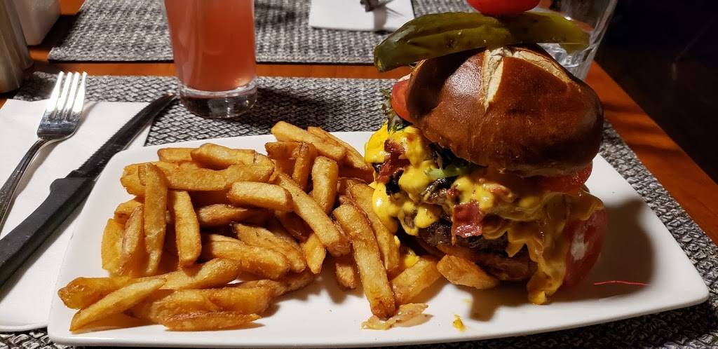 LEscale Bistro et Crêperie | restaurant | 2 Rue du Petit Champlain, Québec, QC G1R 4S7, Canada | 5817416979 OR +1 581-741-6979