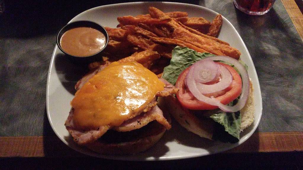 Touchdown Willys Tap & Grill | restaurant | 249 St Catharines St, Smithville, ON L0R 2A0, Canada | 9059578448 OR +1 905-957-8448