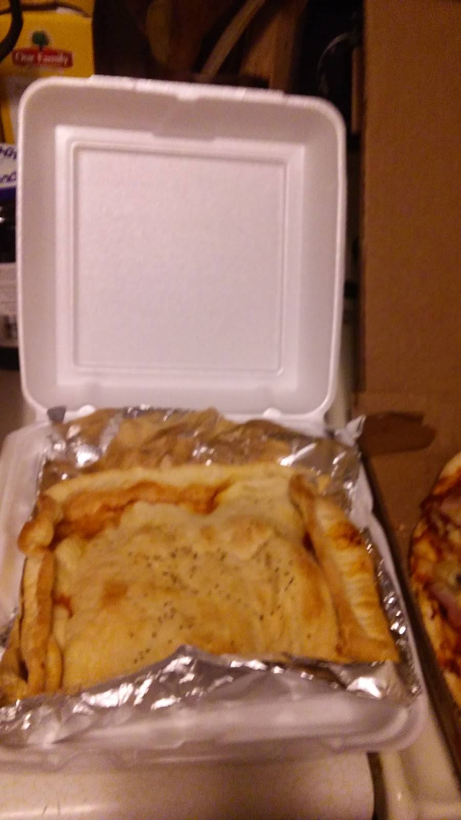 Azzolinas Hole in the Wall | meal delivery | 425 Main Ave, Clear Lake, IA 50428, USA | 6413571740 OR +1 641-357-1740