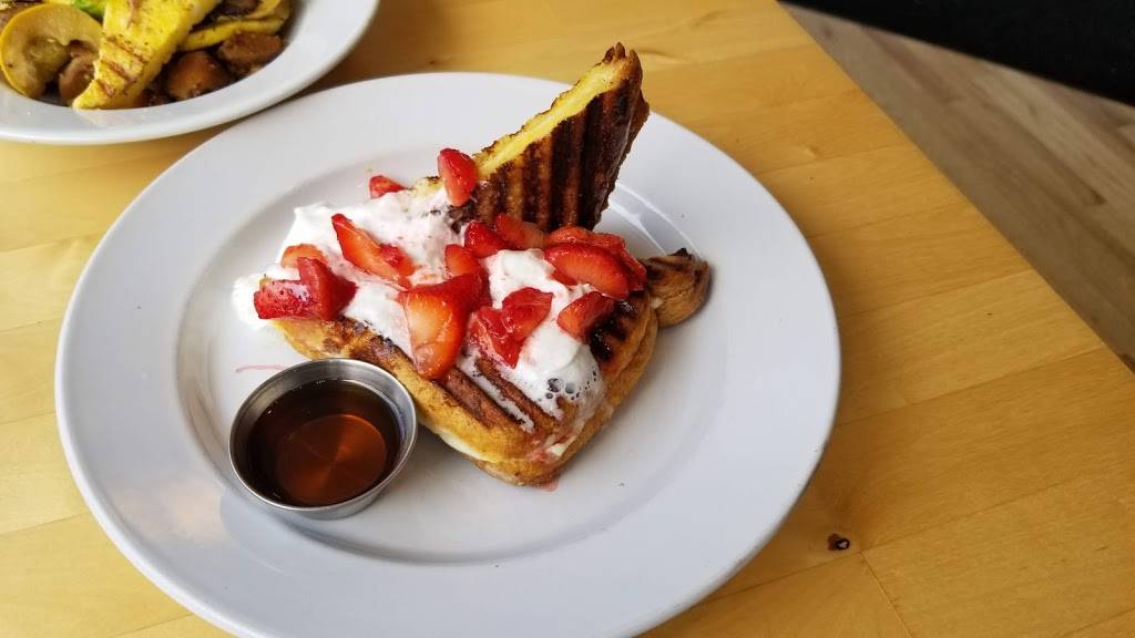 Commonwealth On Queen | cafe | 301 N Queen St, Lancaster, PA 17603, USA | 7172083394 OR +1 717-208-3394