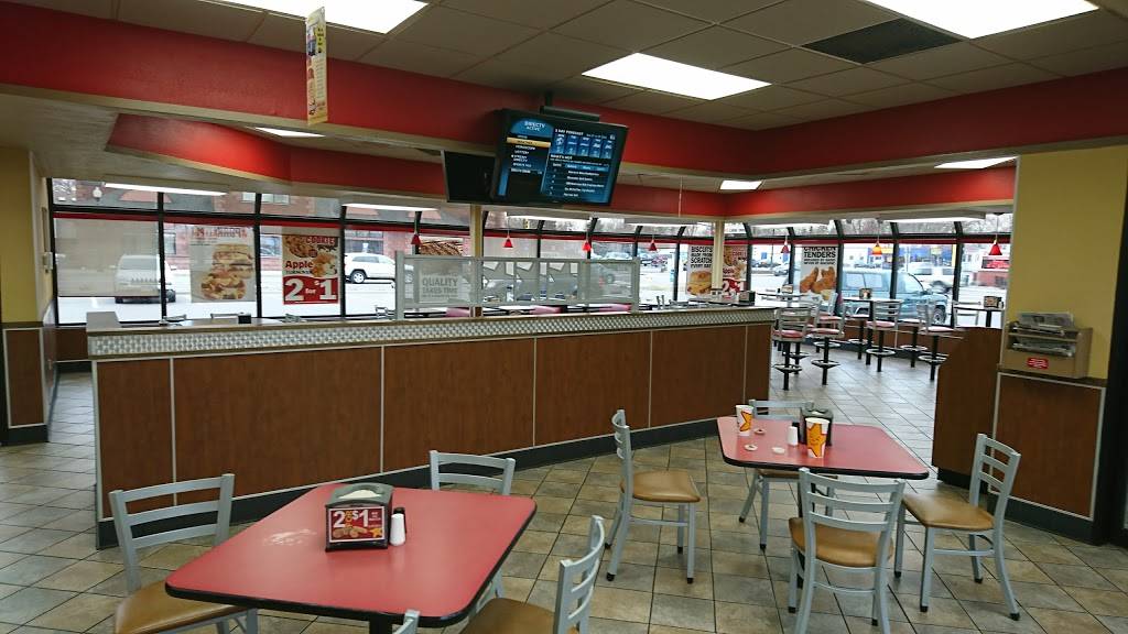 Hardees | restaurant | 703 E Main St, Anoka, MN 55303, USA | 7634211158 OR +1 763-421-1158