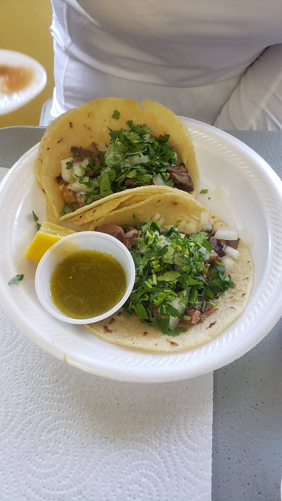 Tienda Mexicana Tres Hermanos | restaurant | 1690 14th Ave, Vero Beach, FL 32960, USA | 7729780673 OR +1 772-978-0673