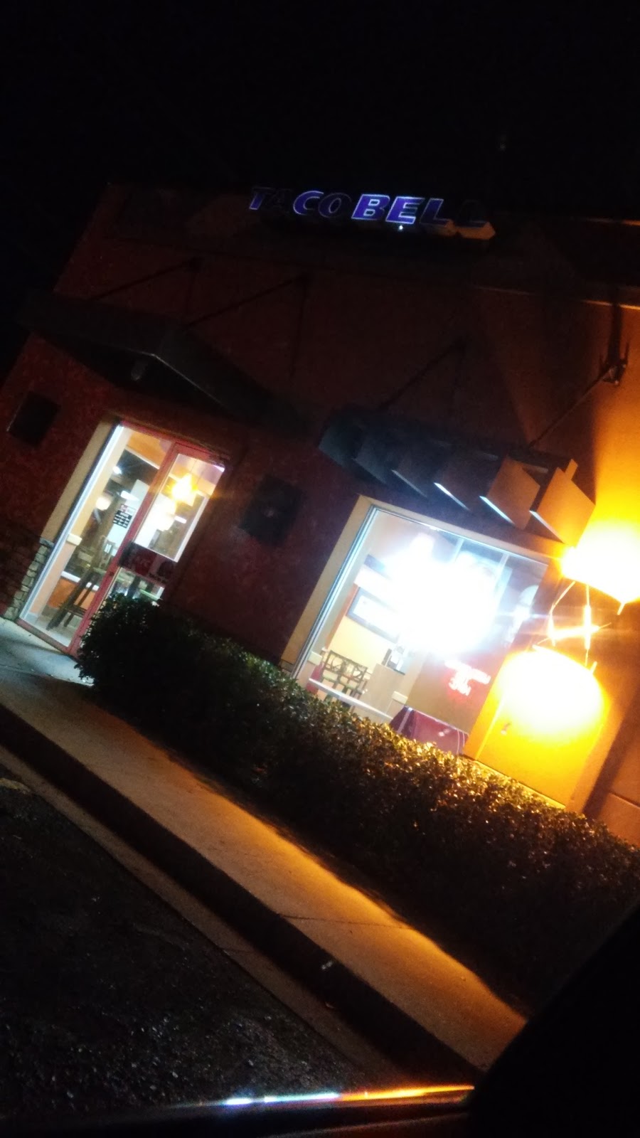 KFC | restaurant | 700 1/2 Mississippi Dr, Waynesboro, MS 39367, USA | 6017354911 OR +1 601-735-4911