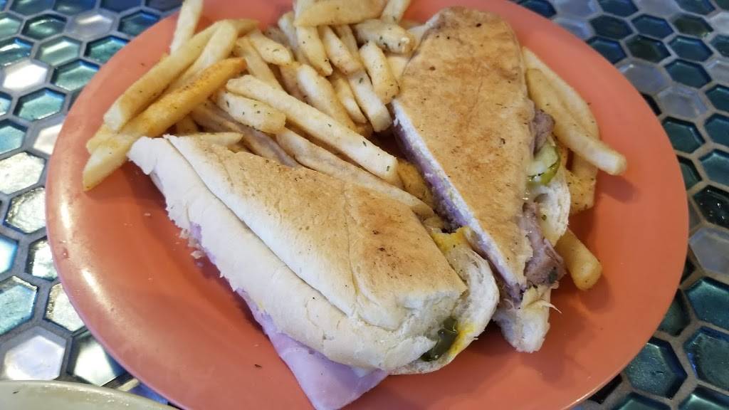 Breezers Tiki Bar | restaurant | 103800 Overseas Highway, MM 103.8, Key Largo, FL 33037, USA | 3054530000 OR +1 305-453-0000