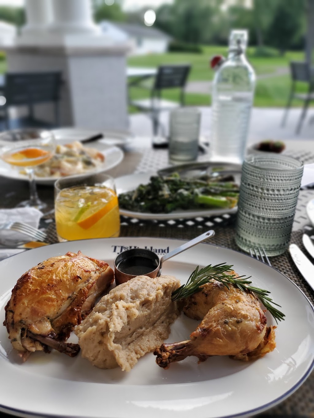 TJ Highland Steakhouse | restaurant | 11 W Ripple Ave, Oshkosh, WI 54902, USA | 9202311076 OR +1 920-231-1076