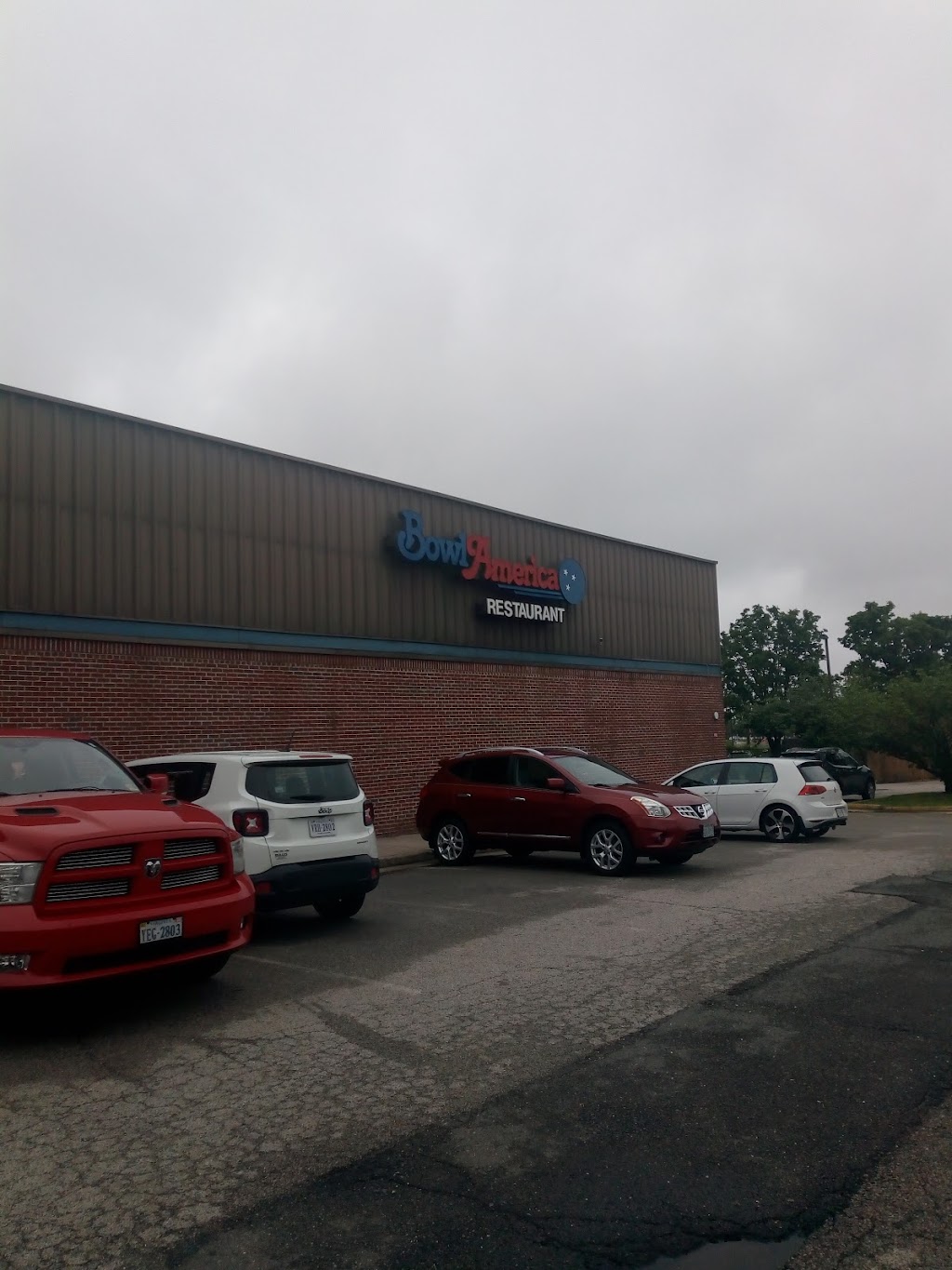 Bowl America Woodbridge | restaurant | 13409 Occoquan Rd, Woodbridge, VA 22191, USA | 7034949191 OR +1 703-494-9191