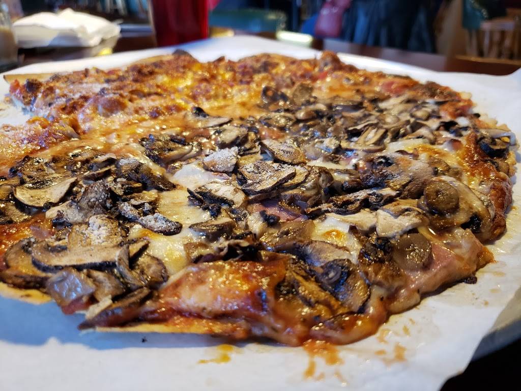 Cranky Pats Pizza | restaurant | 100 N Main St, Oshkosh, WI 54901, USA | 9202307287 OR +1 920-230-7287