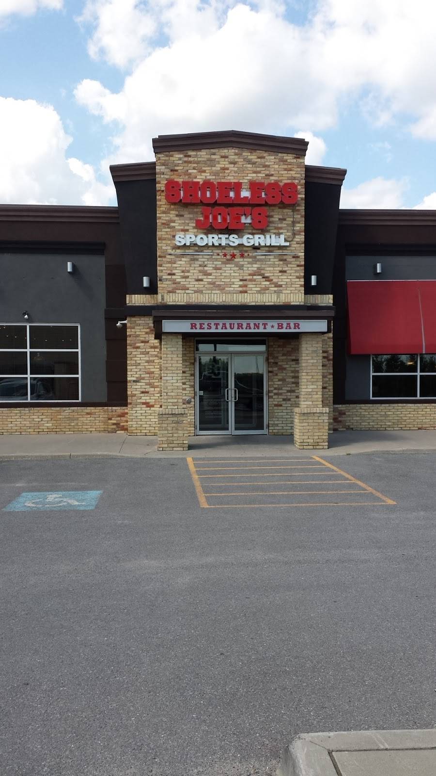 Shoeless Joes Sports Grill | restaurant | 17 McPherson Dr, Napanee, ON K7R 3L1, Canada | 6133545558 OR +1 613-354-5558