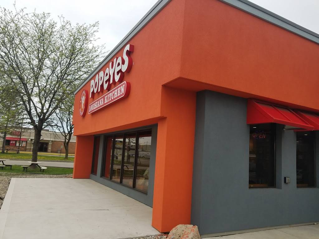 Popeyes Louisiana Kitchen | meal takeaway | 2854 Howard Ave, Windsor, ON N8X 3Y5, Canada | 5192506886 OR +1 519-250-6886