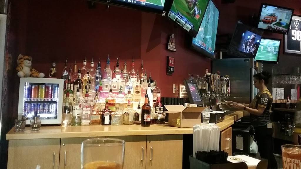 Buffalo Wild Wings | restaurant | 235 Lincoln Way W, Massillon, OH 44647, USA | 3308372999 OR +1 330-837-2999