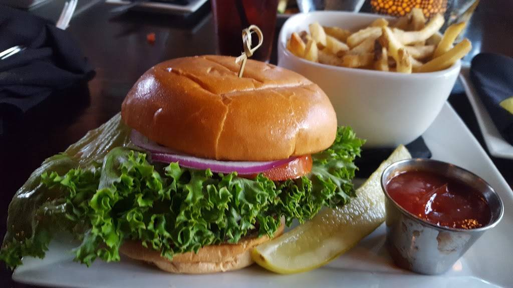 Port City Club | restaurant | 18665 Harborside Dr, Cornelius, NC 28031, USA | 7047651565 OR +1 704-765-1565