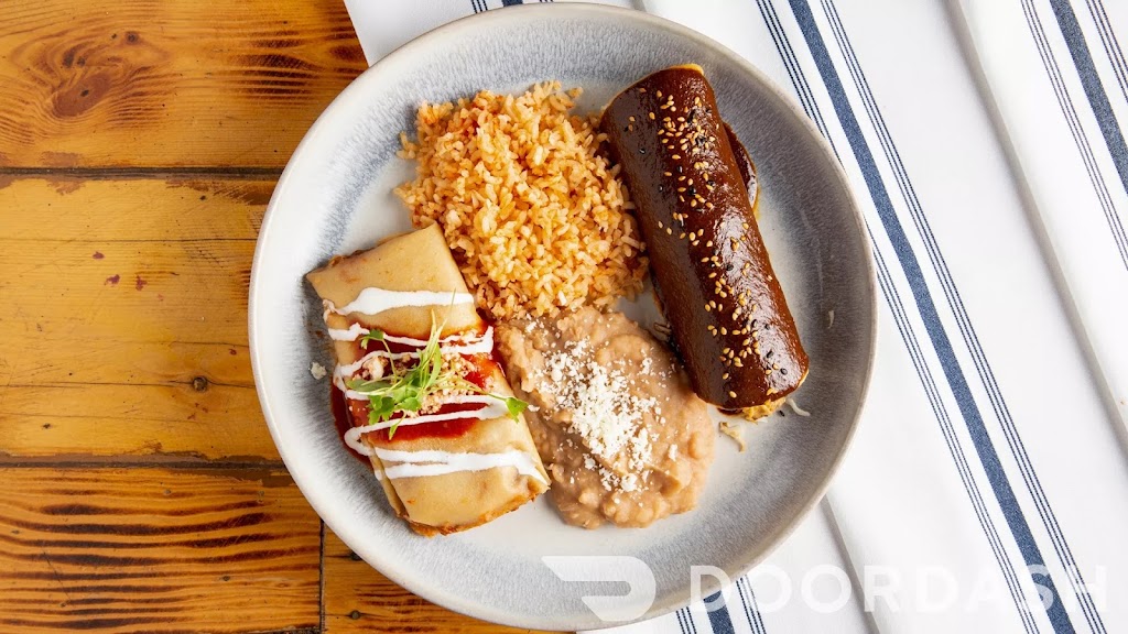 Balvinas Mexican Kitchen | restaurant | 24291 Avenida De La Carlota, Laguna Hills, CA 92653, USA | 9495879418 OR +1 949-587-9418