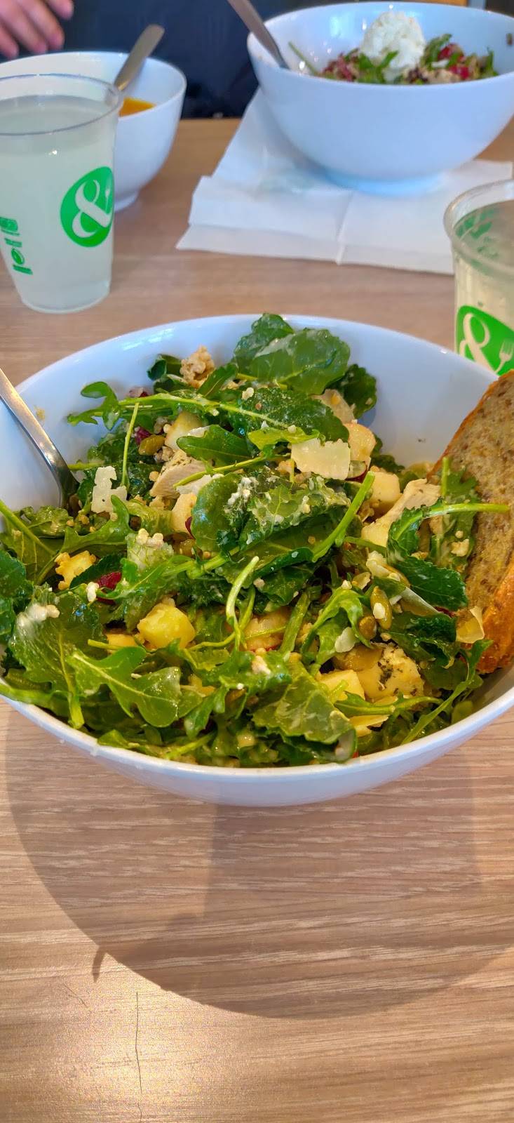 CRISP & GREEN | restaurant | 411 14th Ave SE, Minneapolis, MN 55414, USA | 6122081471 OR +1 612-208-1471