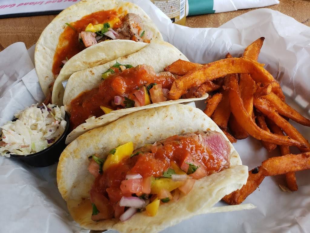 Sand Bar and Island Grill | restaurant | 9580, 3101 E Lake Shore Dr, Twin Lakes, WI 53181, USA | 2628779500 OR +1 262-877-9500