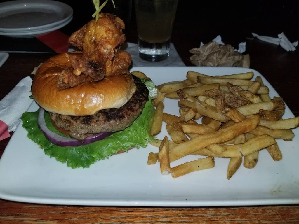 TGI Fridays | restaurant | 829 Merrick Ave, Westbury, NY 11590, USA | 5168328320 OR +1 516-832-8320