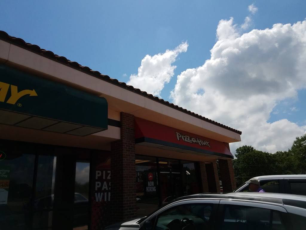 Pizza Hut | restaurant | 3601 SW Green Oaks Blvd, Arlington, TX 76017, USA | 8175574477 OR +1 817-557-4477