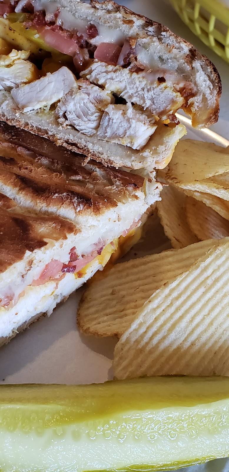 Urban Eats Cafe | cafe | 17 Maiden Ln, Akron, OH 44308, USA | 3309584747 OR +1 330-958-4747