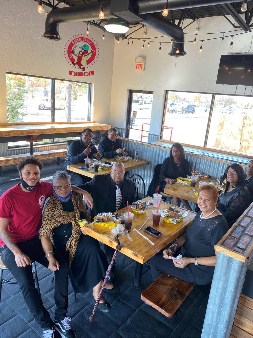 Doggie Style Hotdogs | restaurant | 2000 S Broadway, Edmond, OK 73013, USA | 2148451897 OR +1 214-845-1897