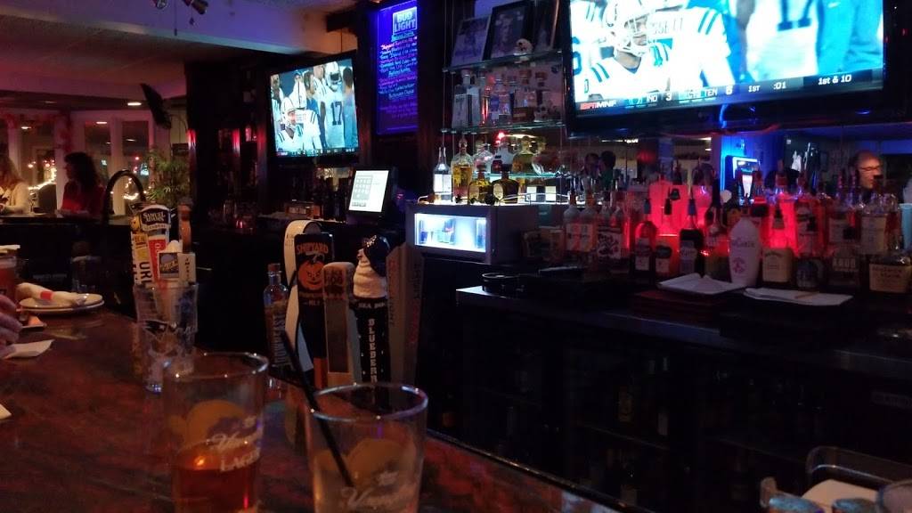 Red Stone Grill | restaurant | 120 Chestnut St, North Attleborough, MA 02760, USA | 5086951942 OR +1 508-695-1942