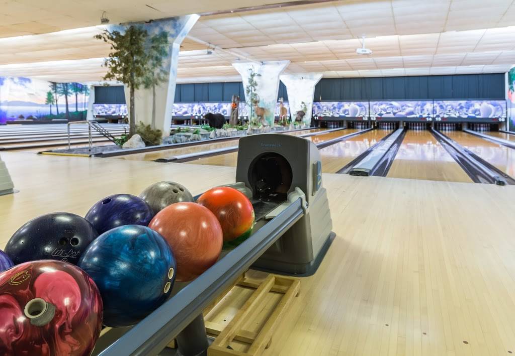 BC Lanes & The Venue Sports Bar and Grill | restaurant | 1199 S Michigan 75, Boyne City, MI 49712, USA | 2315826353 OR +1 231-582-6353