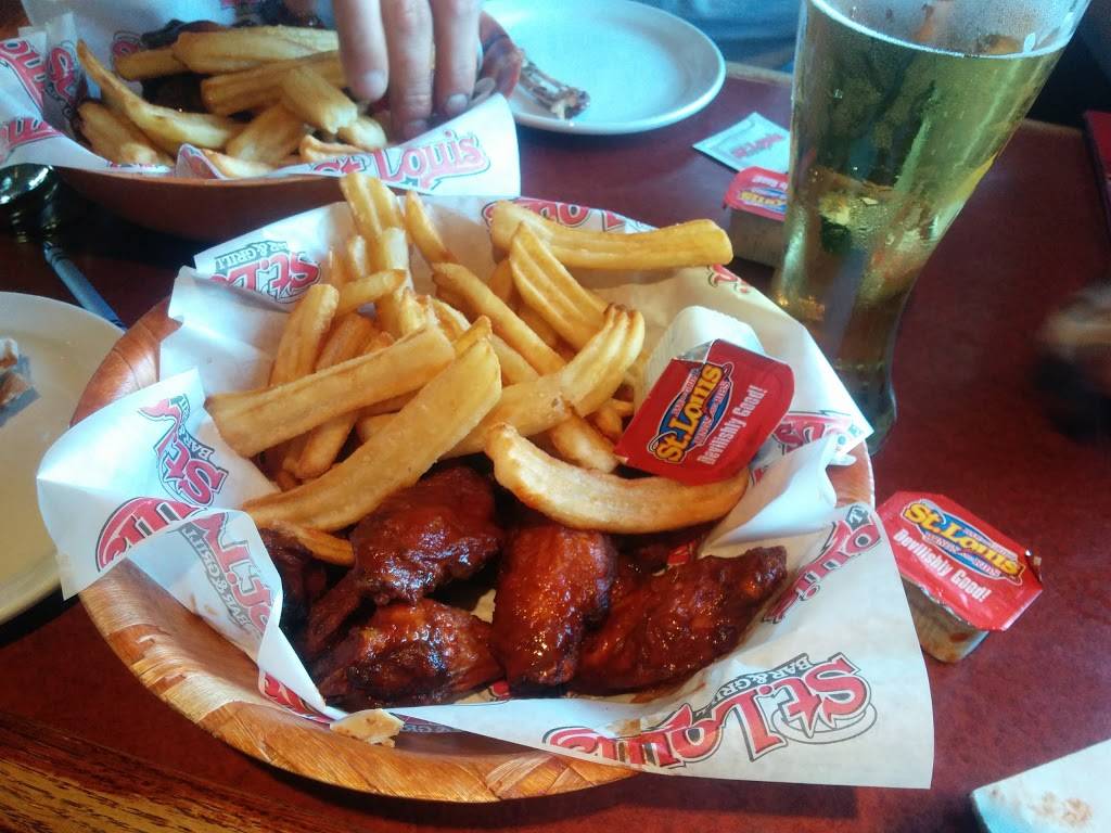 St. Louis Bar & Grill | restaurant | 4548 Dufferin St Unit A, North York, ON M3H 5R9, Canada | 4166632000 OR +1 416-663-2000