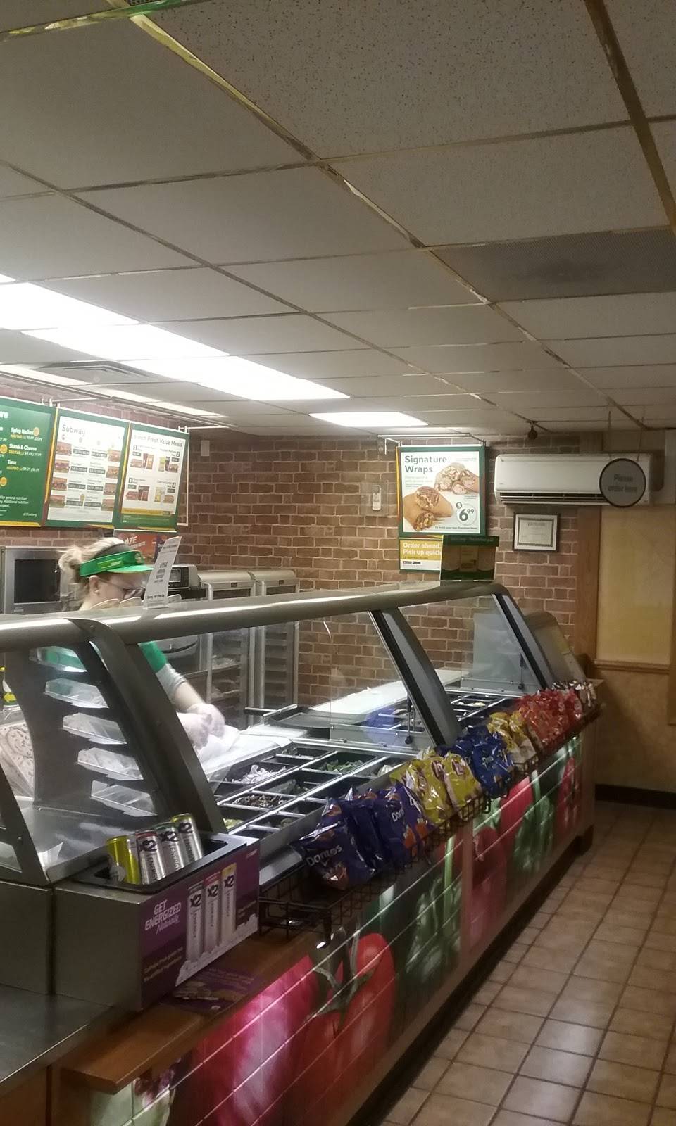 Subway | restaurant | 1085 N 7th St, Rochelle, IL 61068, USA | 8155627827 OR +1 815-562-7827