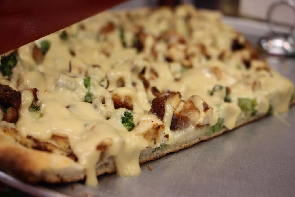 La Vitas Pizzeria | restaurant | 121 W Main St, Moorestown, NJ 08057, USA | 8562350052 OR +1 856-235-0052