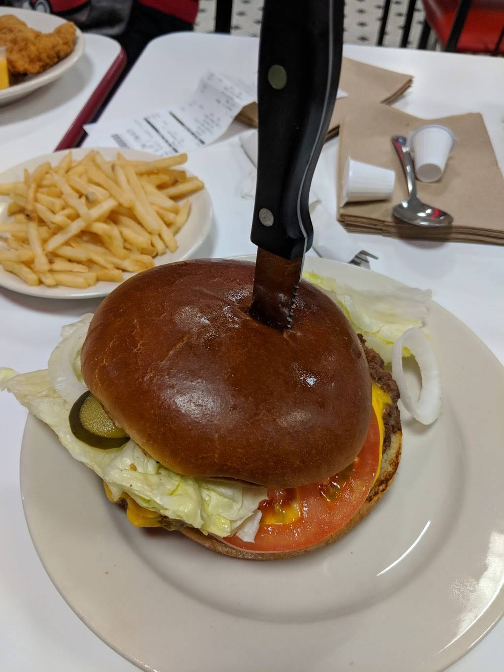 Steak n Shake | restaurant | 2380 Sycamore Rd, DeKalb, IL 60115, USA | 8157585582 OR +1 815-758-5582