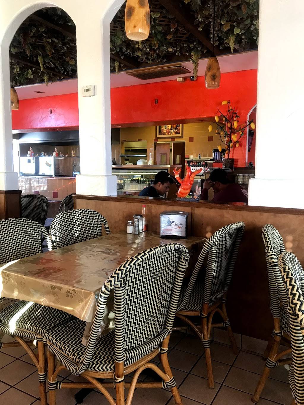 San Salvador Restaurant | restaurant | 2211 S Maryland Pkwy, Las Vegas, NV 89104, USA | 7026380061 OR +1 702-638-0061