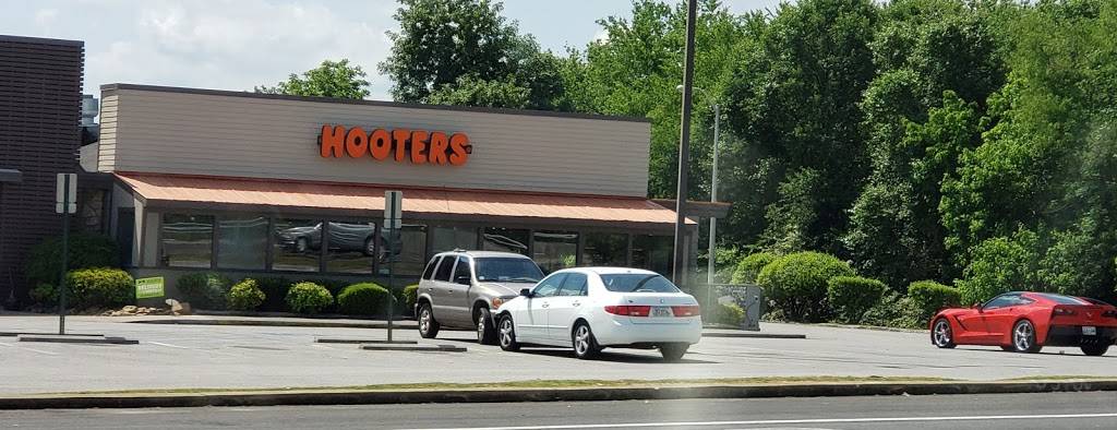 Hooters | meal takeaway | 5912 Brainerd Rd, Chattanooga, TN 37421, USA | 4234998668 OR +1 423-499-8668