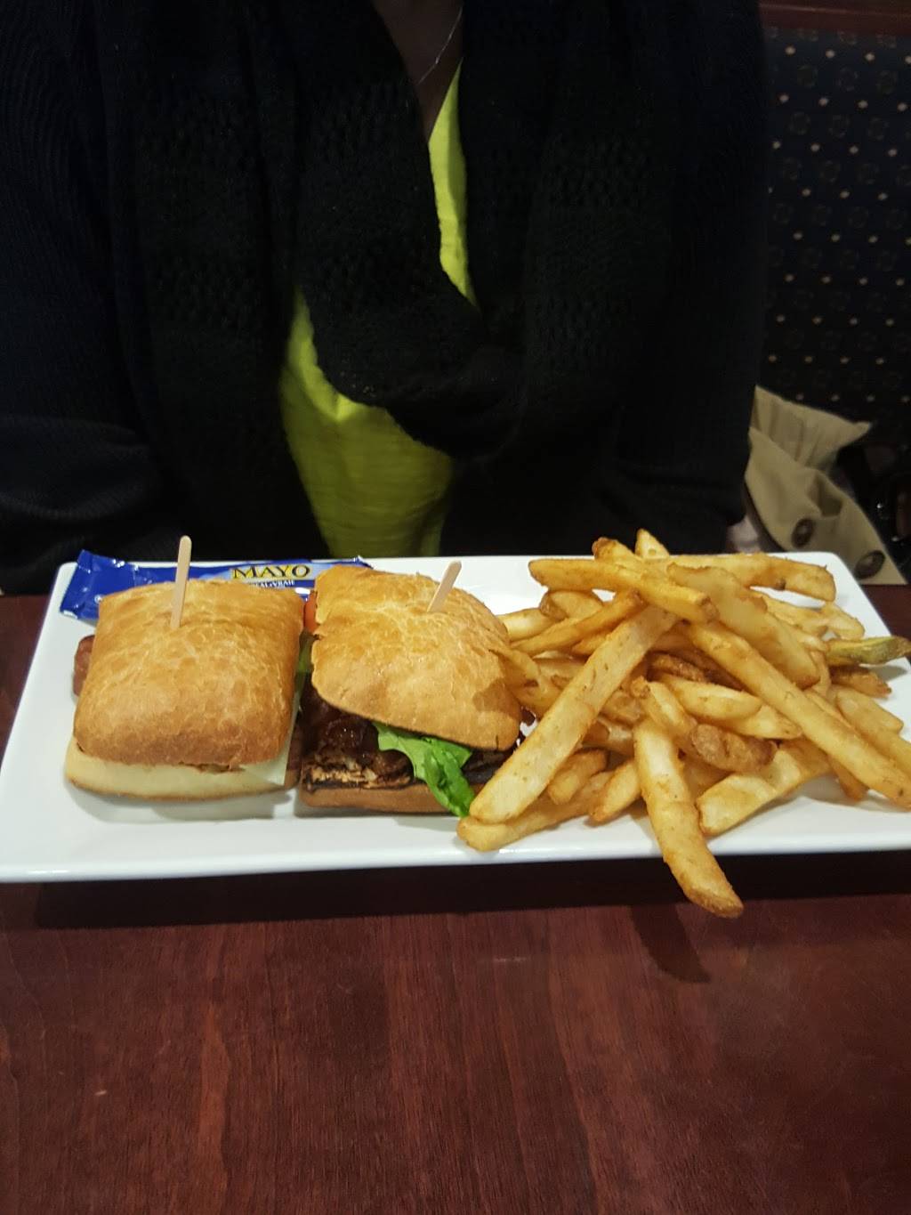 Graffitis Restaurant-Bar | restaurant | 8100 Avenue de Neuville, Anjou, QC H1J 2T2, Canada | 5143533737 OR +1 514-353-3737