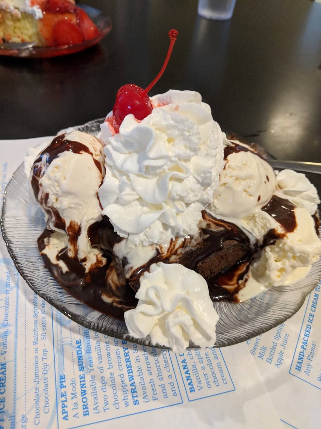 Dumsers Dairyland Drive-In | restaurant | 4901 Coastal Hwy, Ocean City, MD 21842, USA | 4105241588 OR +1 410-524-1588