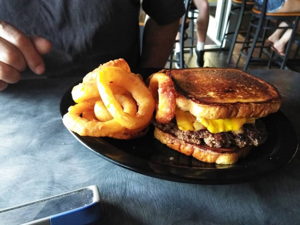 Odis 12 Sports Bar & Grille | restaurant | 3702 W 12th St, Erie, PA 16505, USA | 8144526347 OR +1 814-452-6347