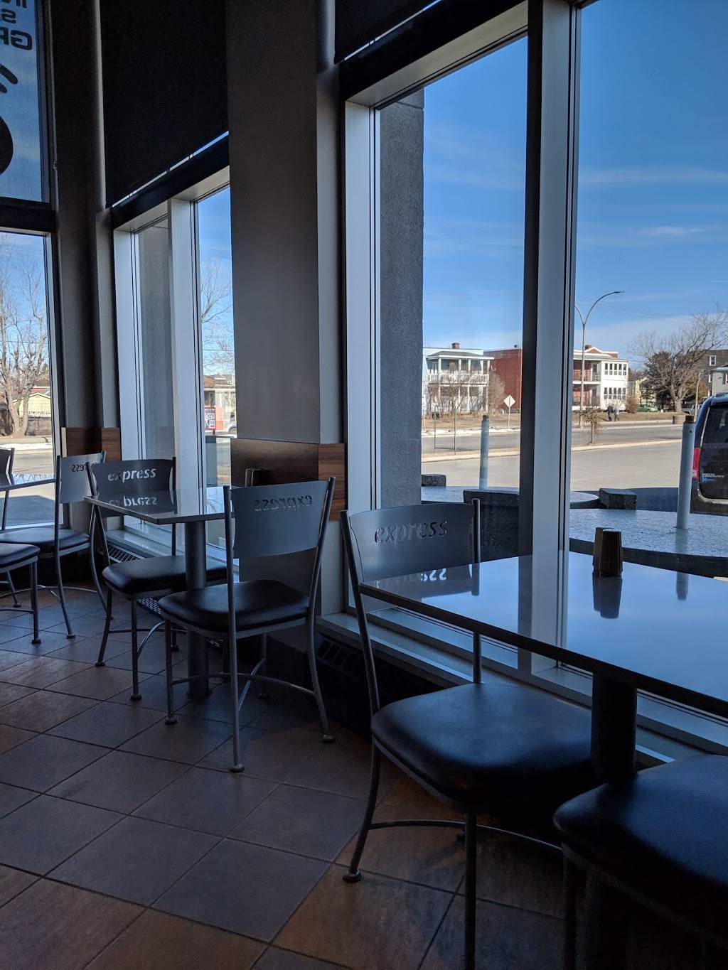 St-Hubert Express | restaurant | 2875 Boulevard Saint-Joseph, Drummondville, QC J2B 7P5, Canada | 8194775555 OR +1 819-477-5555