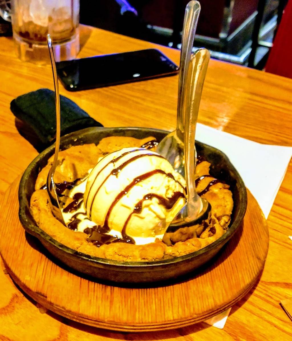 Chilis Grill & Bar | meal takeaway | 2612 N 75th Ave, Phoenix, AZ 85035, USA | 6238498847 OR +1 623-849-8847