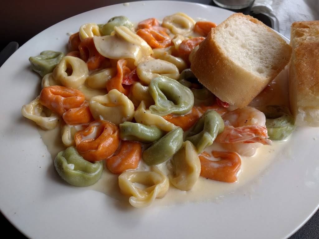 Alfredos | restaurant | 229 Brighton Ave, Allston, MA 02134, USA | 6175628222 OR +1 617-562-8222