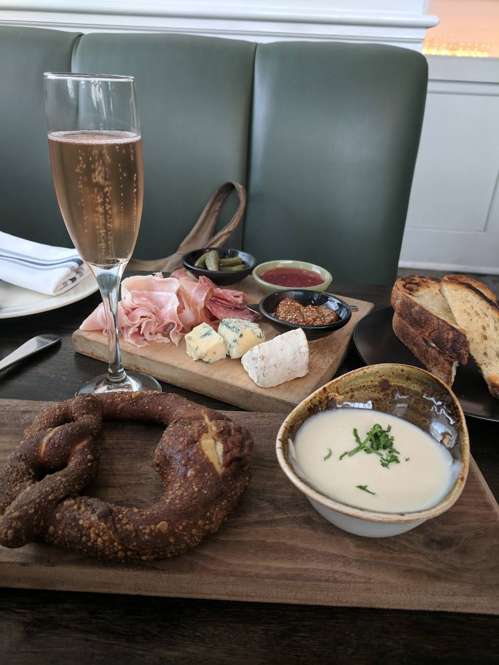 Nectar Wine Lounge | restaurant | 3330 Steiner St, San Francisco, CA 94123, USA | 4153451377 OR +1 415-345-1377