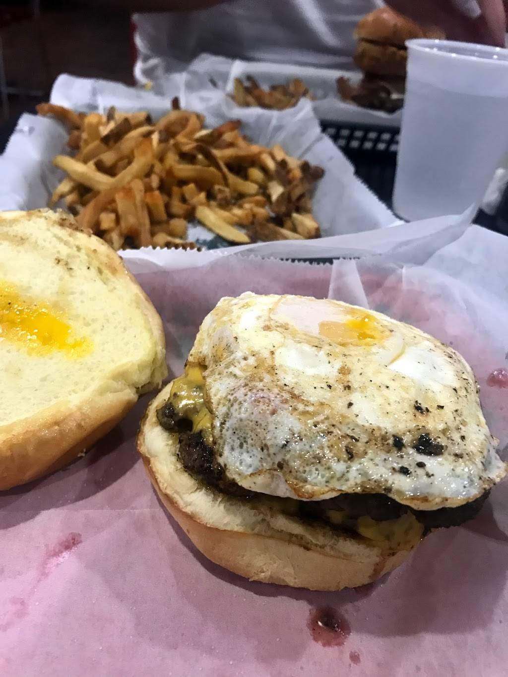 Mojos Famous Burgers | restaurant | 21 Plaza Dr, Travelers Rest, SC 29690, USA | 8646102657 OR +1 864-610-2657