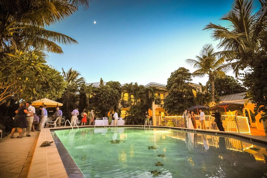 We Proudly Serve Starbucks, The Cup @ The Caribbean Court Boutiq | cafe | 1607 Ocean Dr, Vero Beach, FL 32963, USA | 7727660455 OR +1 772-766-0455