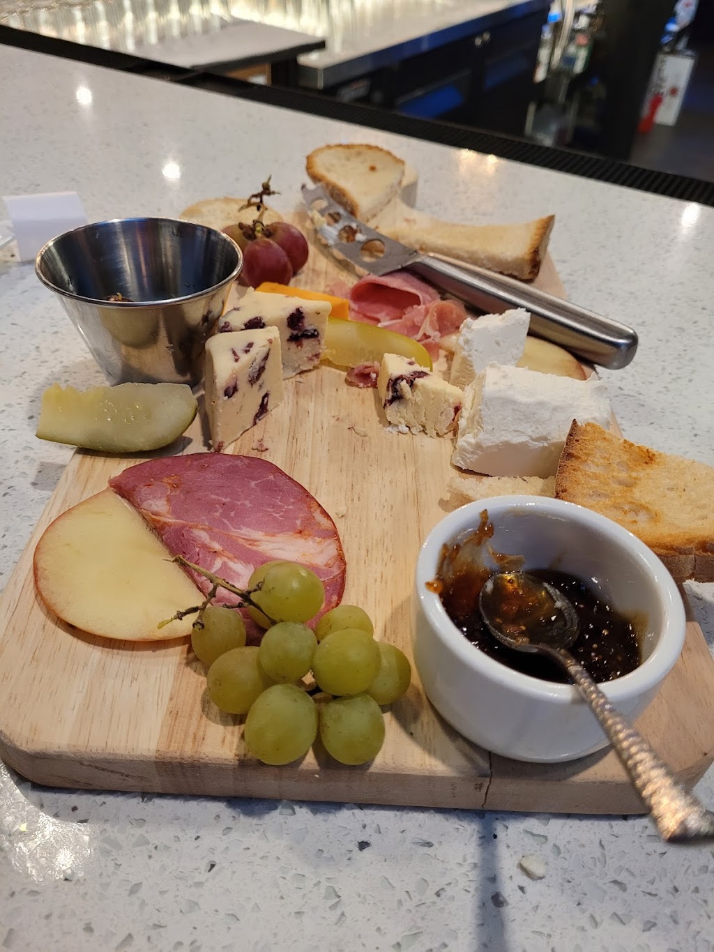 Gracies Wine Bar & Gaming Cafe | restaurant | 3642 147th St, Midlothian, IL 60445, USA | 7083884744 OR +1 708-388-4744