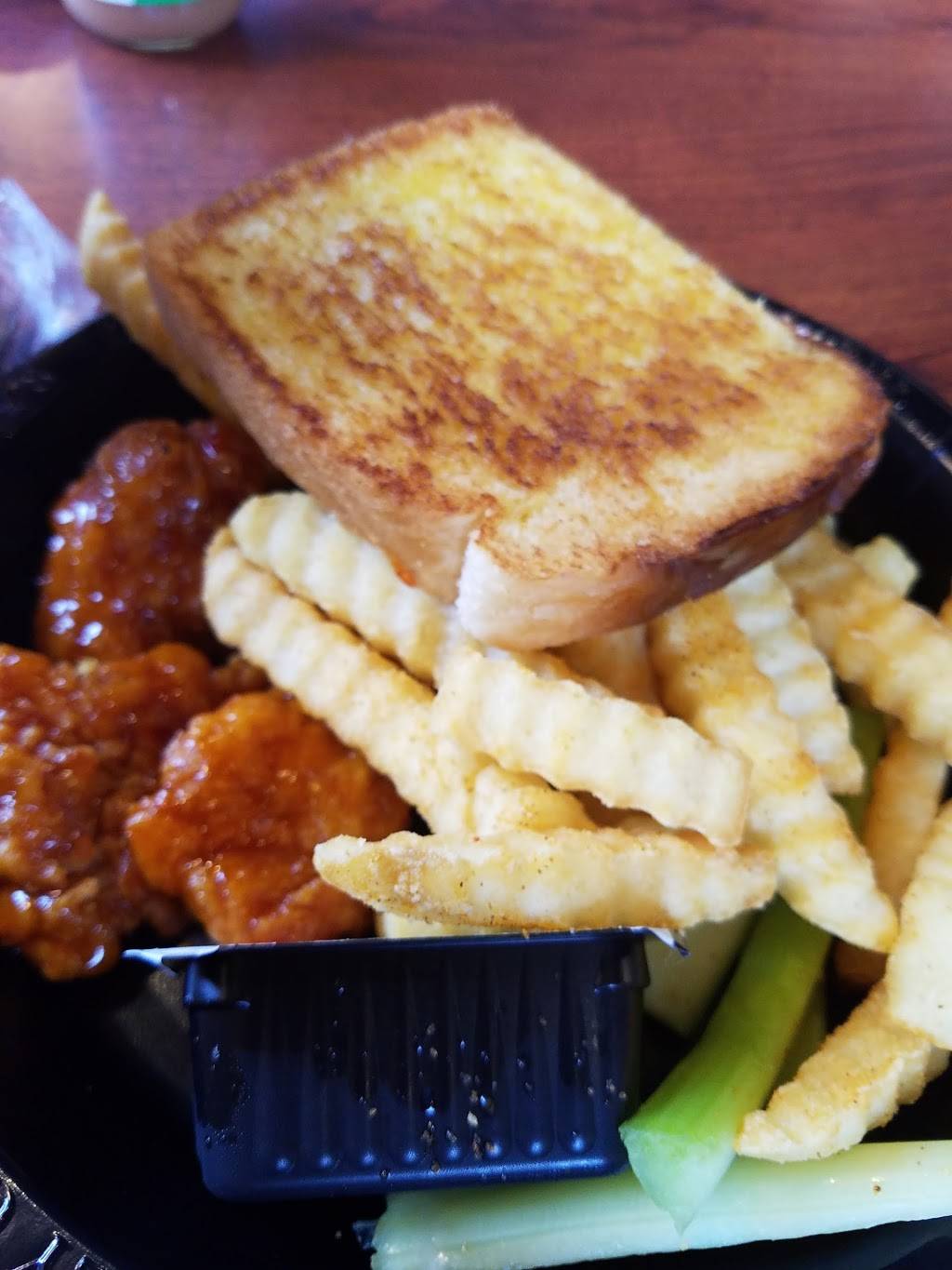 Zaxbys Chicken Fingers & Buffalo Wings | restaurant | 9141 University Blvd, North Charleston, SC 29406, USA | 8437643634 OR +1 843-764-3634