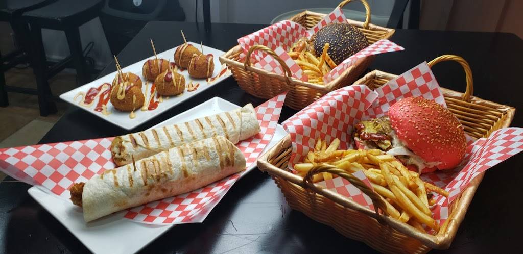 Burgerlicious | restaurant | 6 Old Kingston Rd, Ajax, ON L1T 2Z7, Canada | 9056836161 OR +1 905-683-6161