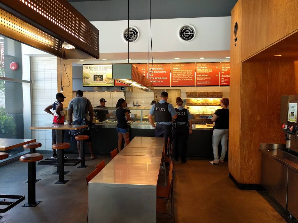 Chipotle Mexican Grill | restaurant | 1522 E 53rd St Lake Park Ave. &, 53rd St, Chicago, IL 60615, USA | 7733470008 OR +1 773-347-0008