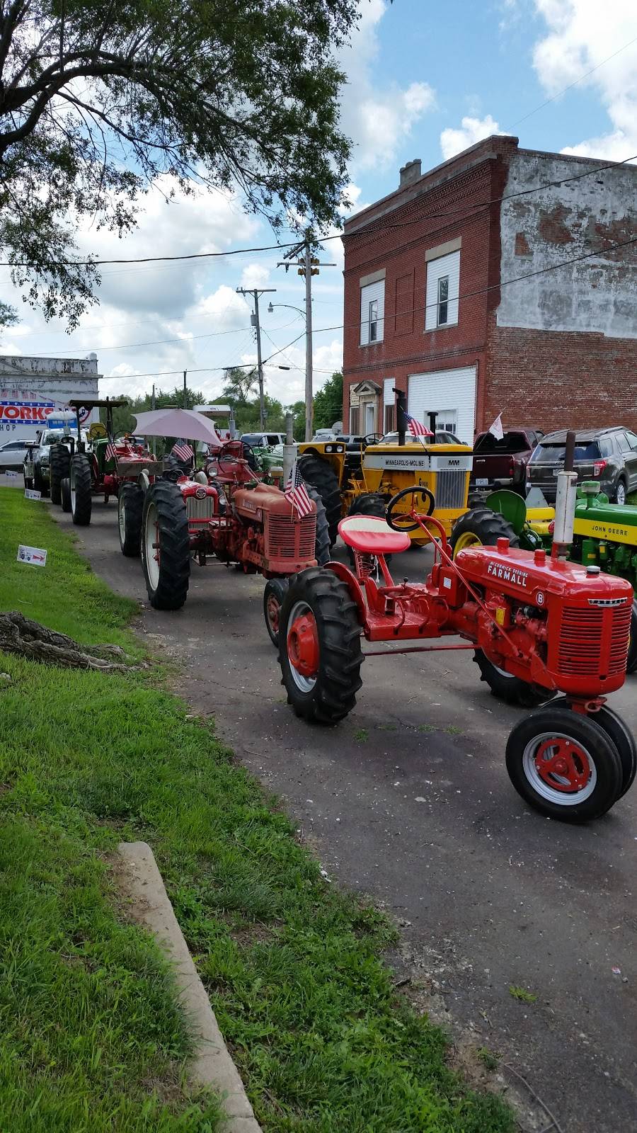 P & J Family Restaurant LLC | restaurant | 100 Locust St, De Kalb, MO 64440, USA | 8166853080 OR +1 816-685-3080