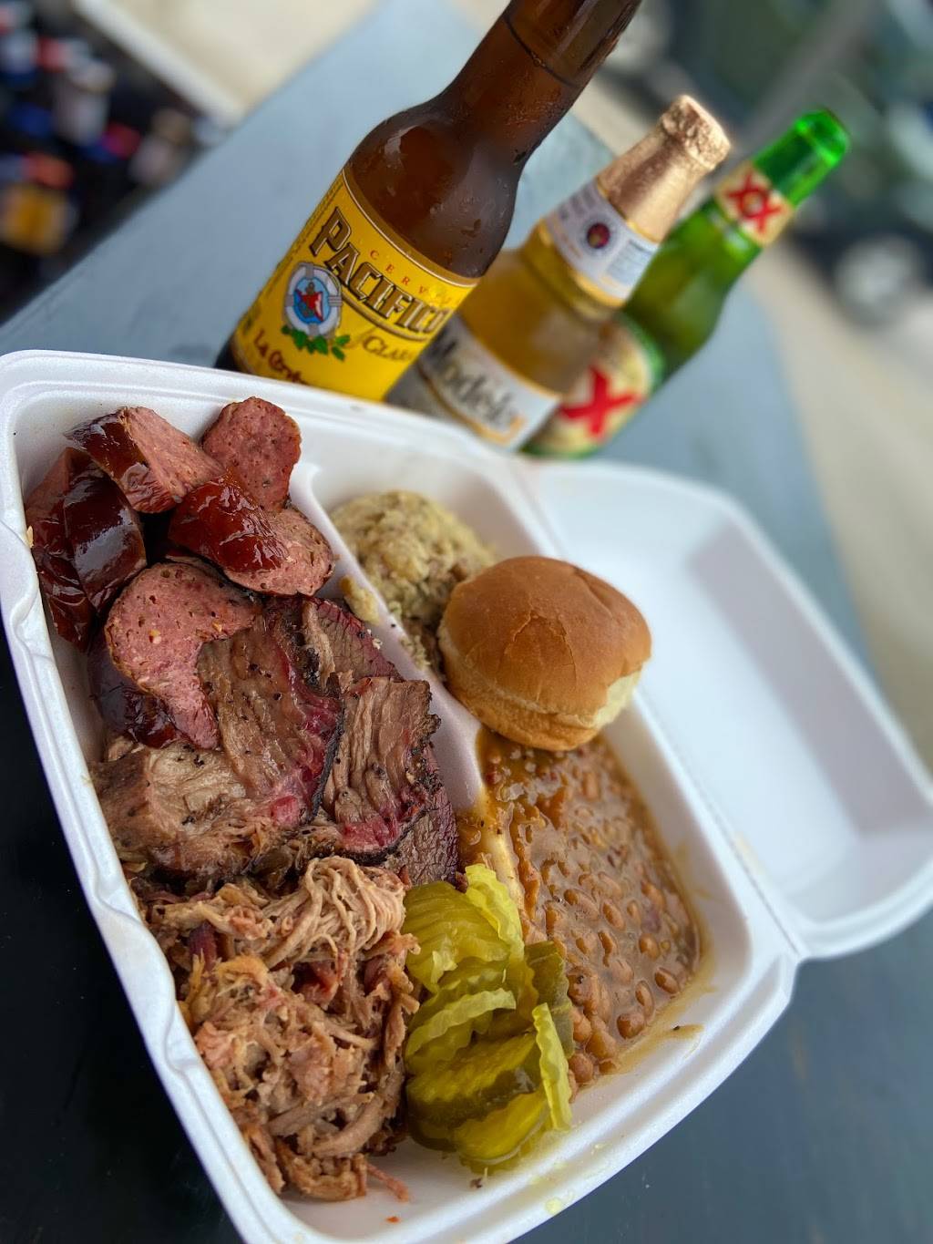 MD Tavern | restaurant | 5320 Maple Ave, Dallas, TX 75235, USA | 2146138384 OR +1 214-613-8384