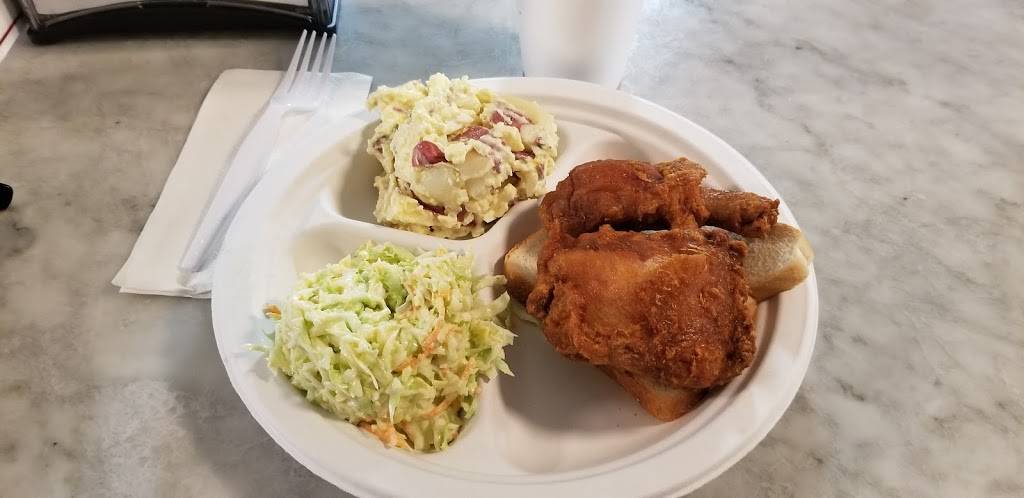 Gus’s World Famous Fried Chicken | restaurant | 1067 W Magnolia Ave, Fort Worth, TX 76104, USA | 8179274693 OR +1 817-927-4693