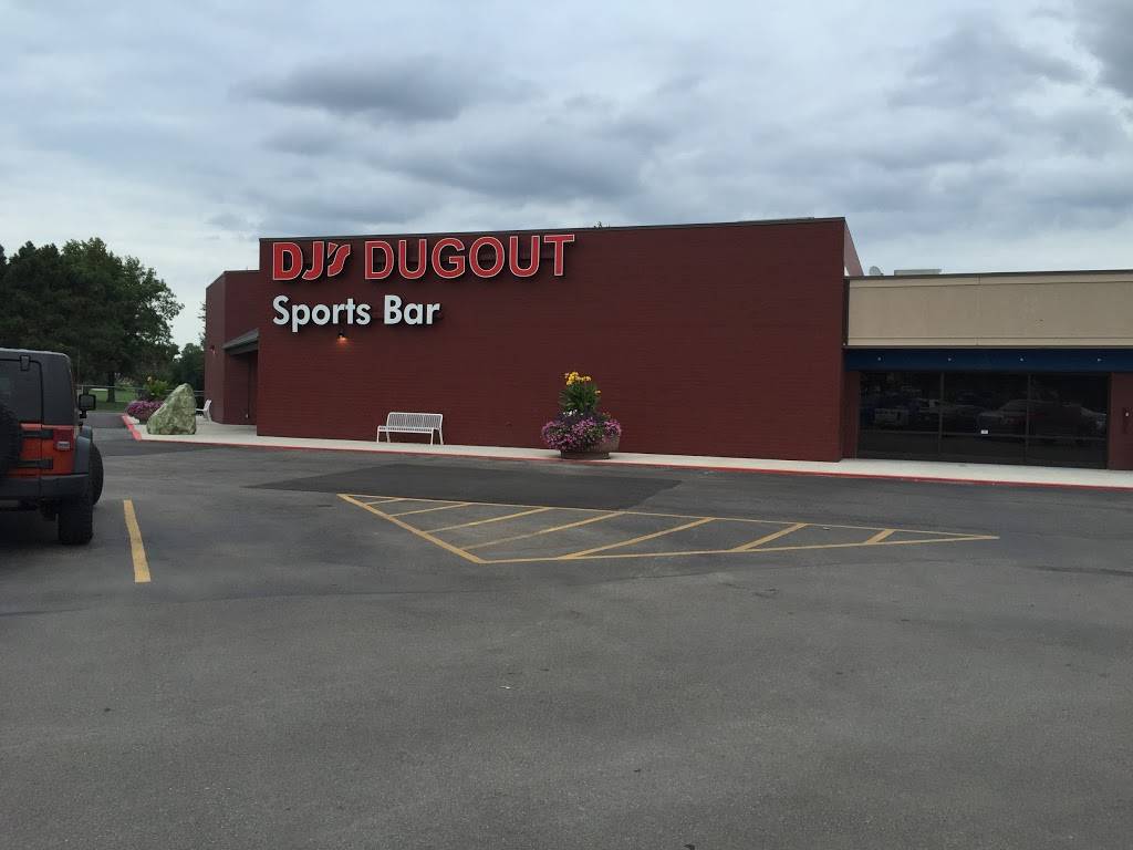 DJs Dugout Sports Bar - Miracle Hills | restaurant | 777 N 114th St, Omaha, NE 68154, USA | 4024988855 OR +1 402-498-8855