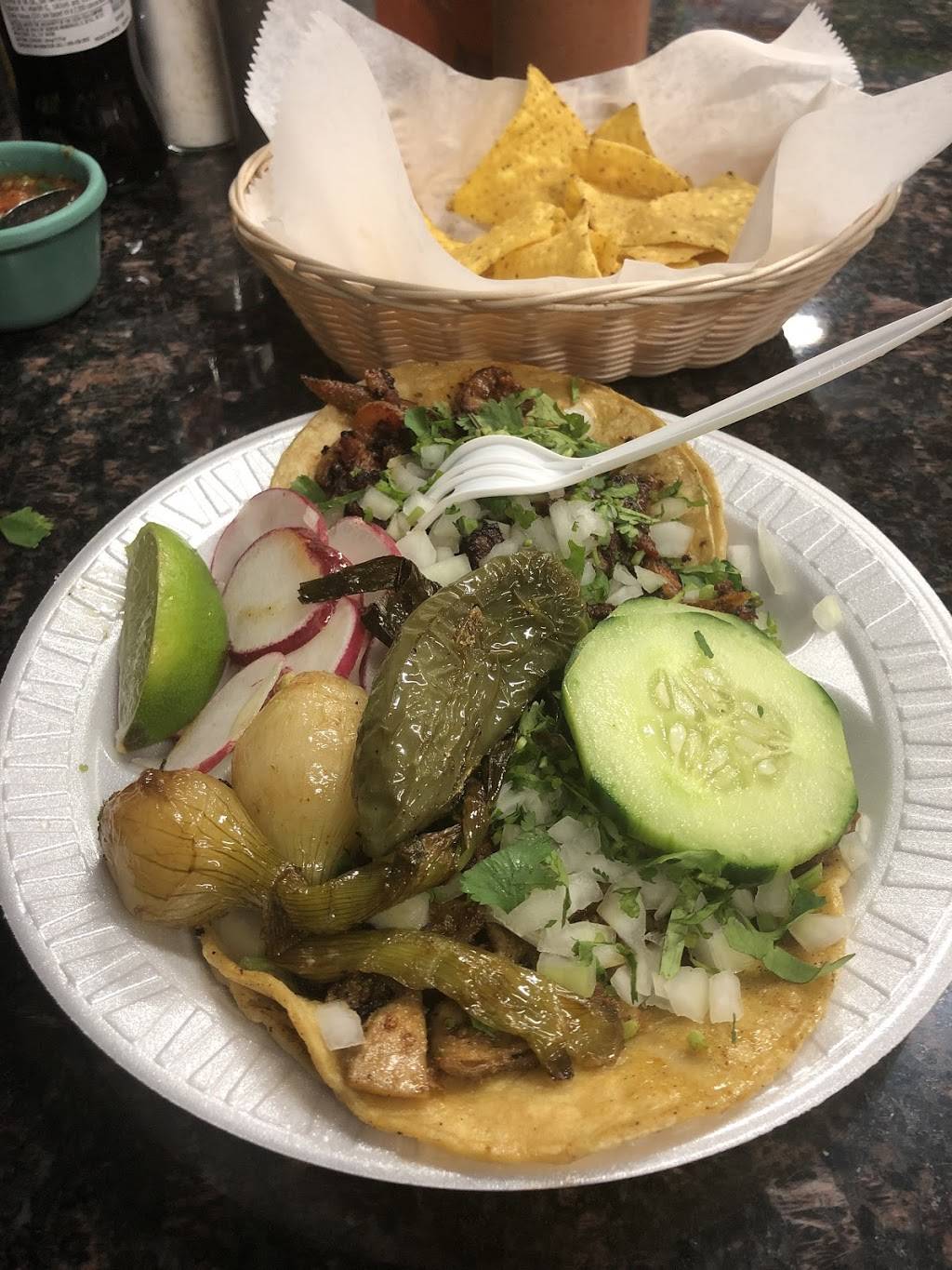 Taquería Maravatio | restaurant | 2618 W 59th St, Chicago, IL 60629, USA | 7734346660 OR +1 773-434-6660